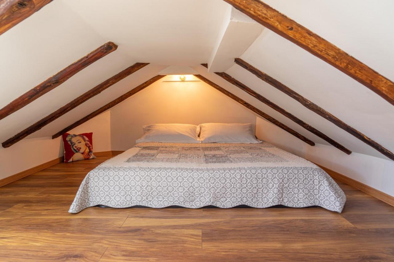 Cool Attic W Gallery In The Heart Of Apartment *