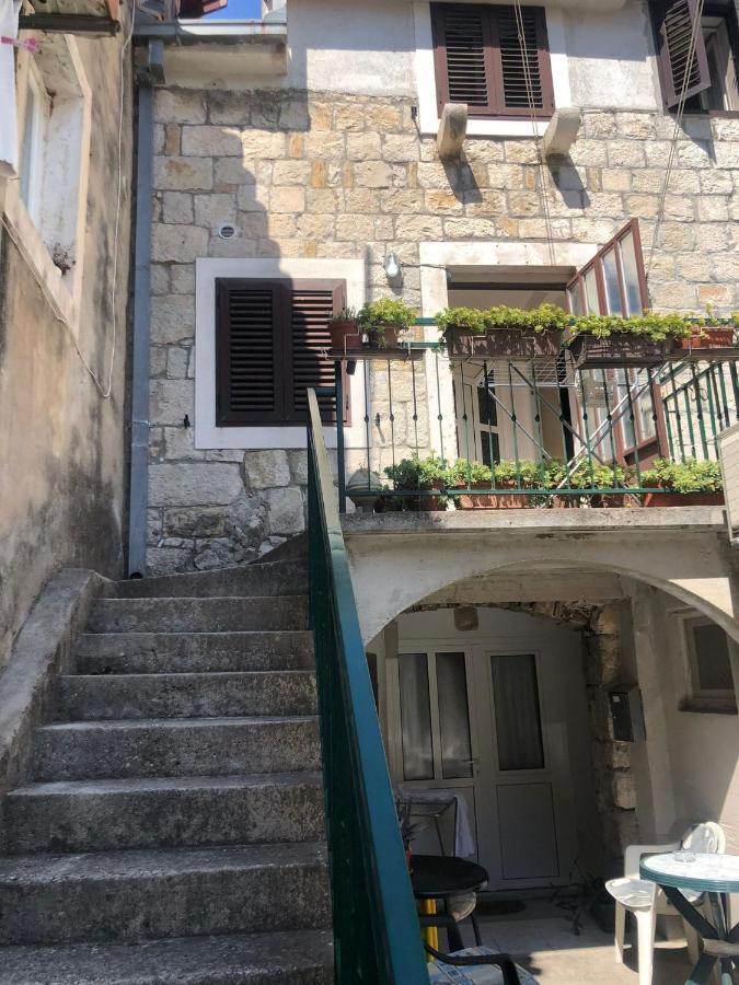 Old Town Nina 1 Split
