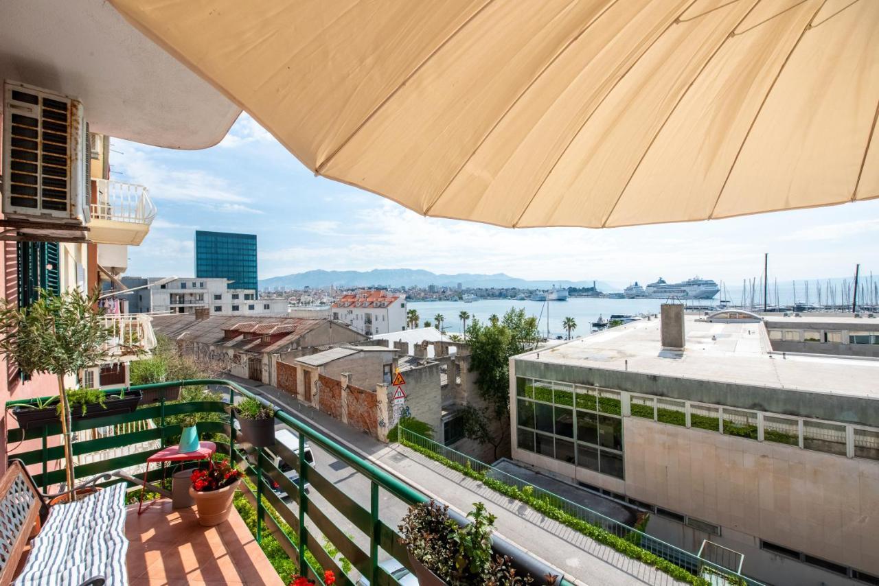 Airy Seafront 1920s Apartment *