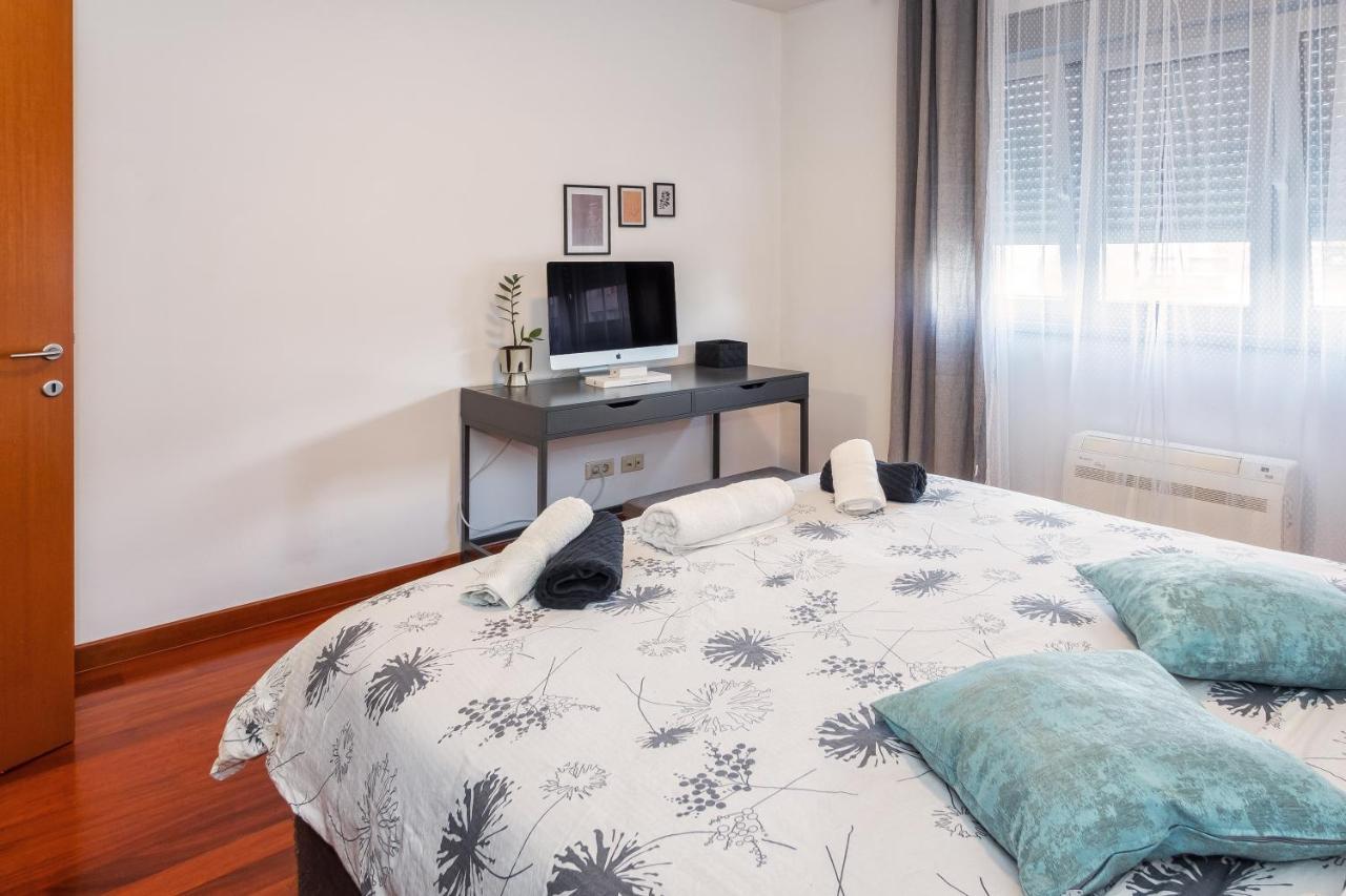 Airy 2-br Apt W/ Open Layout & Modern Design * Split