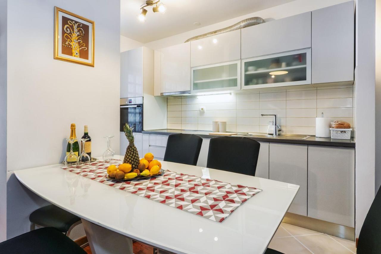 Apartment Airy 2-br Apt W/ Open Layout & Modern Design
