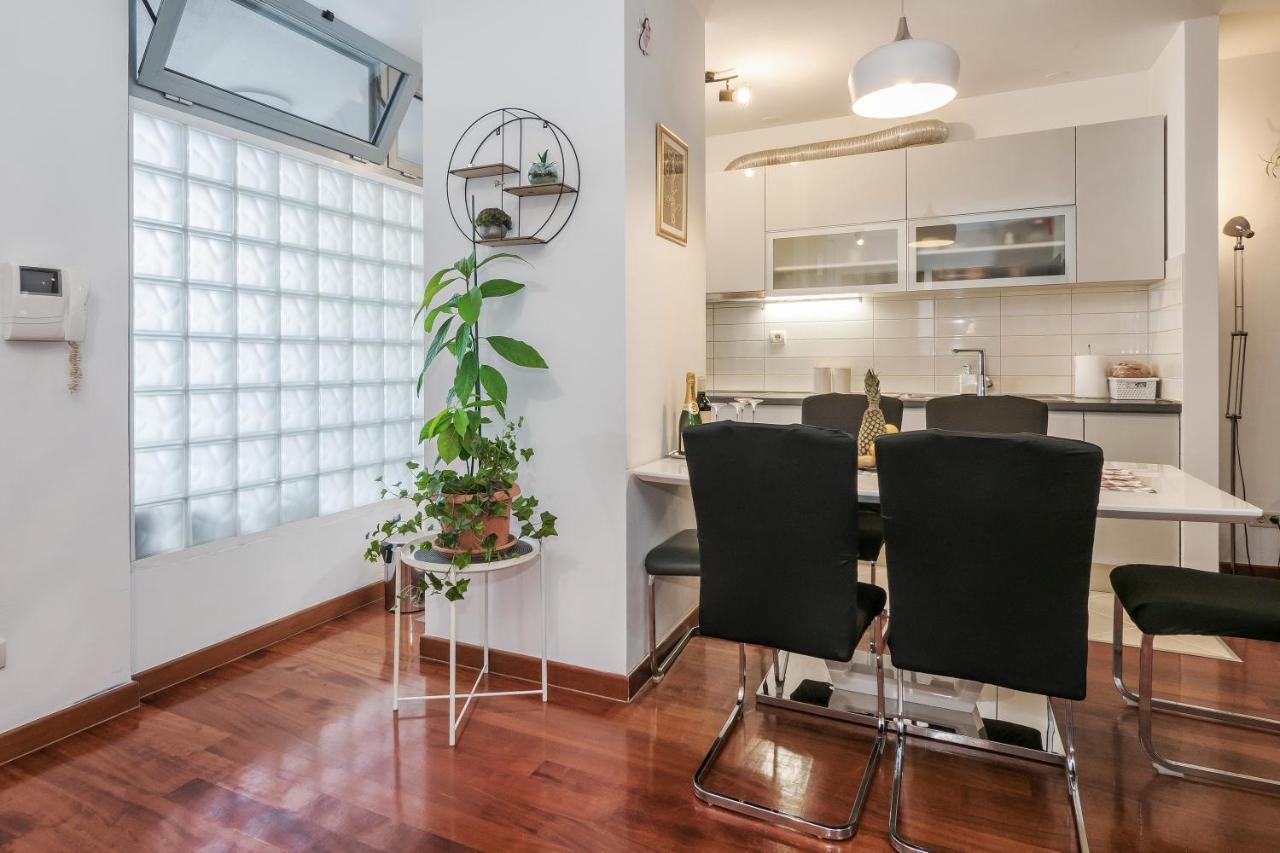 Airy 2-br Apt W/ Open Layout & Modern Design