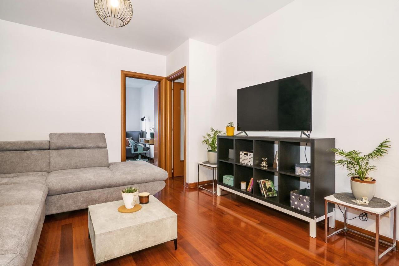 Apartment Airy 2-br Apt W/ Open Layout & Modern Design