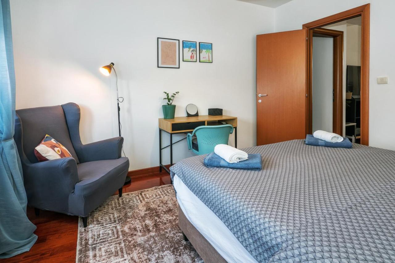 Airy 2-br Apt W/ Open Layout & Modern Design Apartment Split