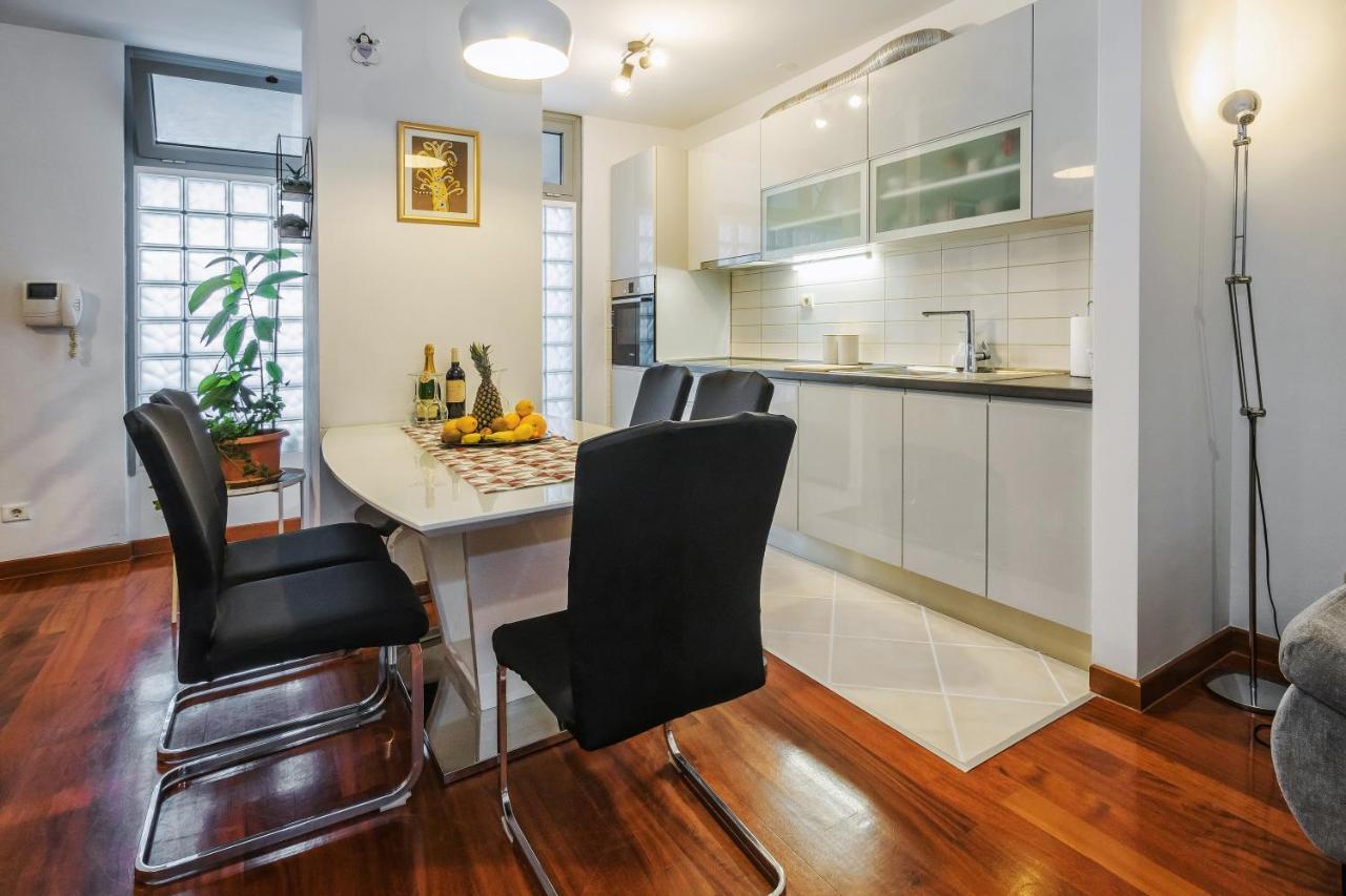 Apartment Airy 2-br Apt W/ Open Layout & Modern Design Split