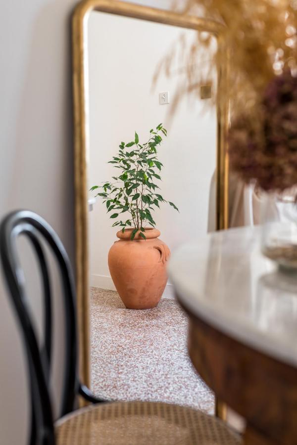 Apartment 22suitedreamer *