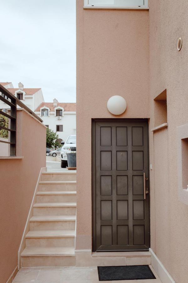 Zenta With Free Private Parking Split