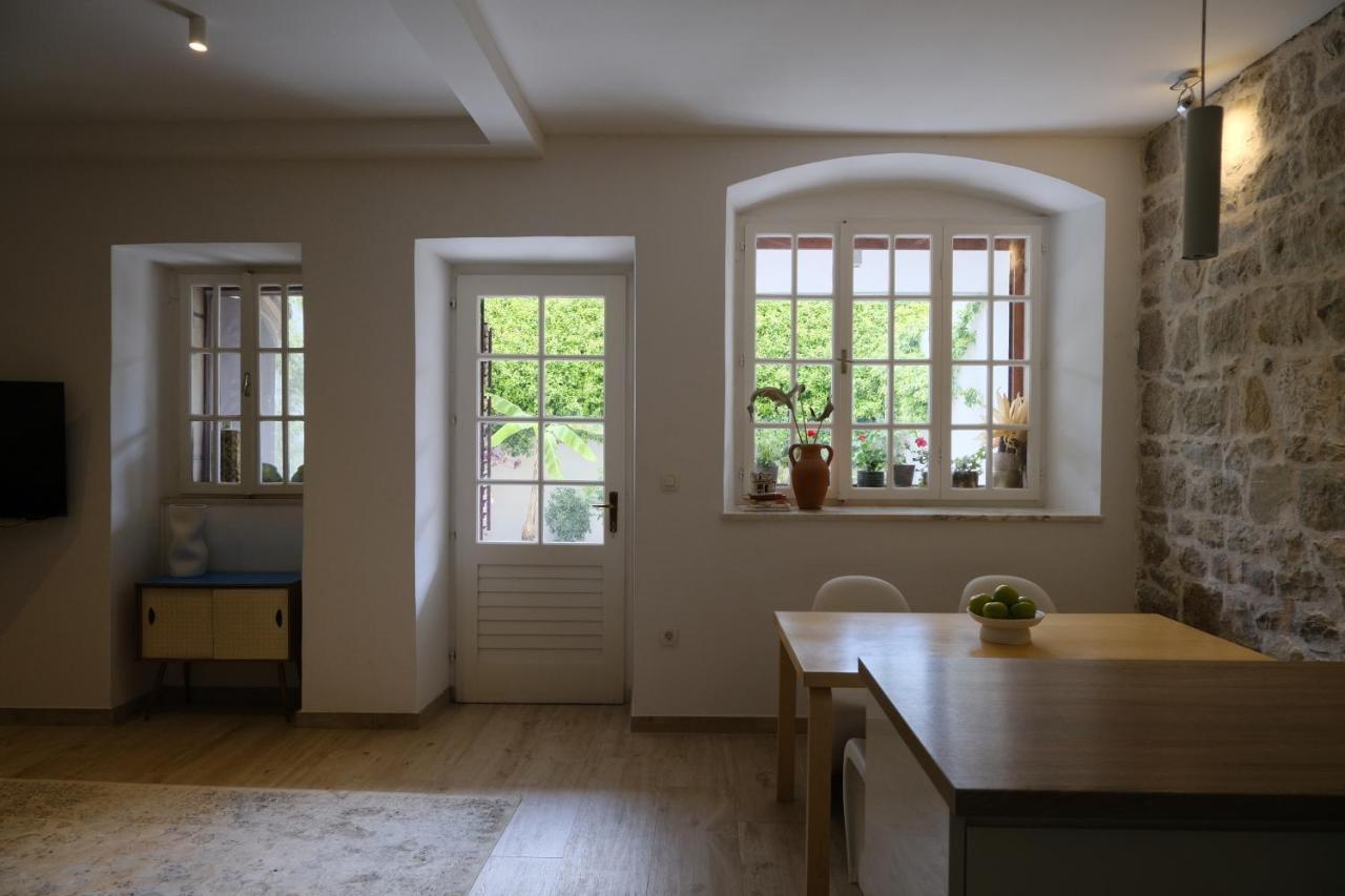 Little Backyard Apartment Split
