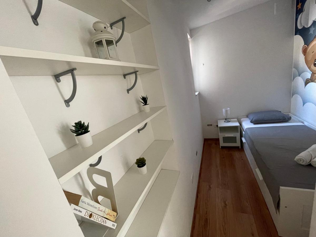 Apartment “jelin Dvor” 3+2, Bacvice, *
