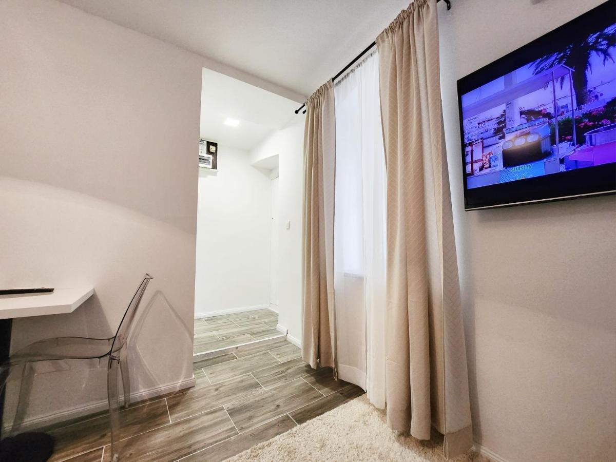 #22 Center Apartment *