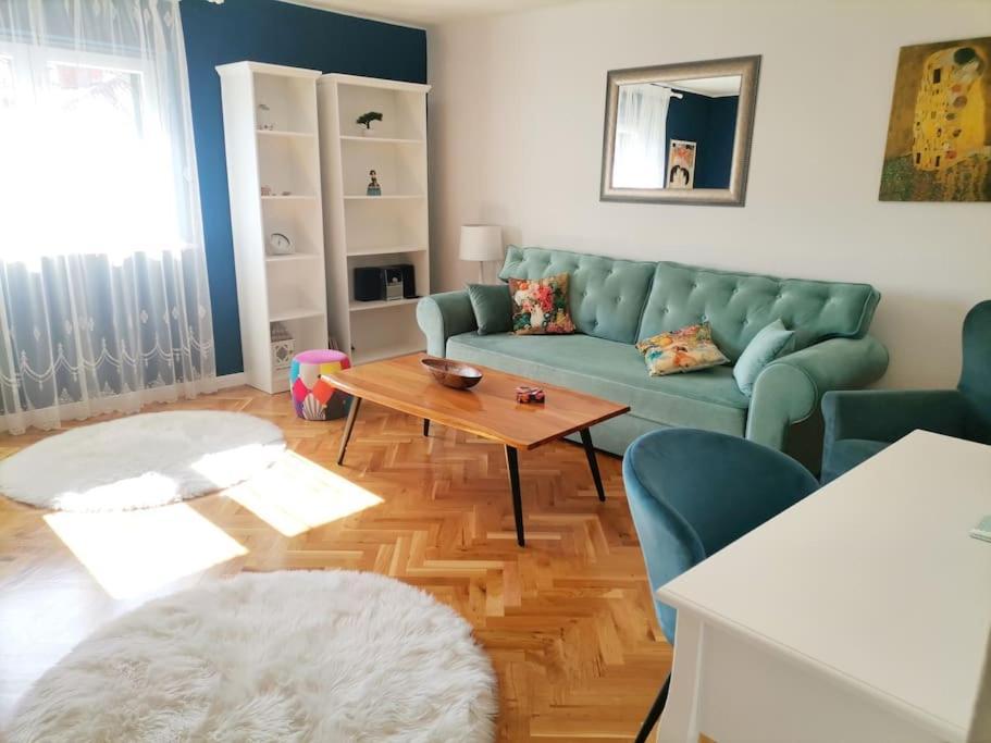 Lulu 90 M2 In Center Of Apartment *