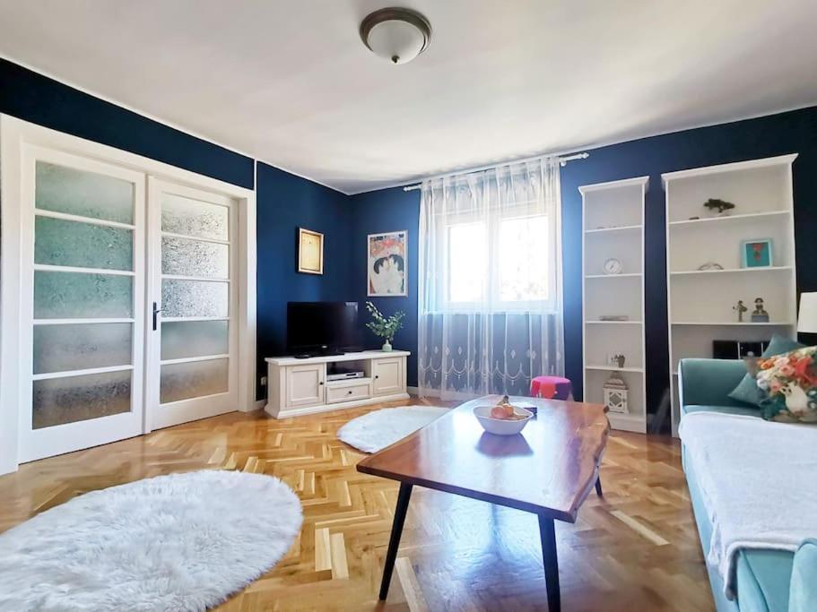 Lulu 90 M2 In Center Of *