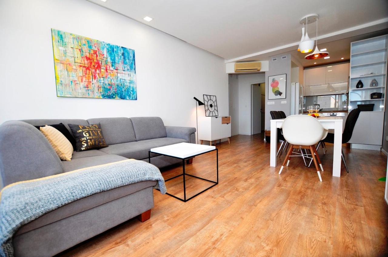 Nesh Apartment *