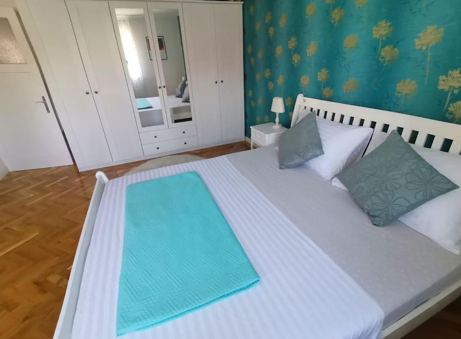 Lulu 90 M2 In Center Of Apartment Split