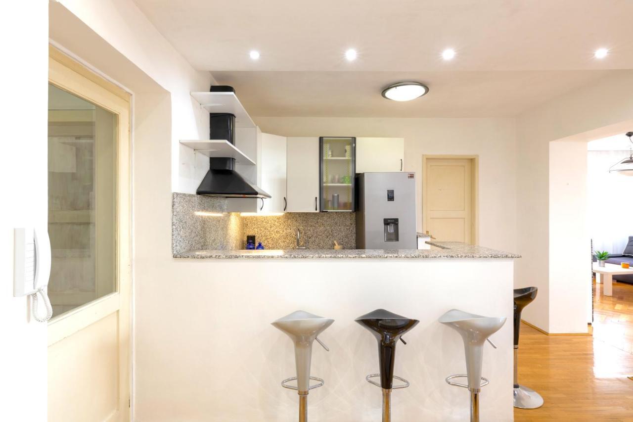 Seaview @ Bacvice Perfect Location Apartment