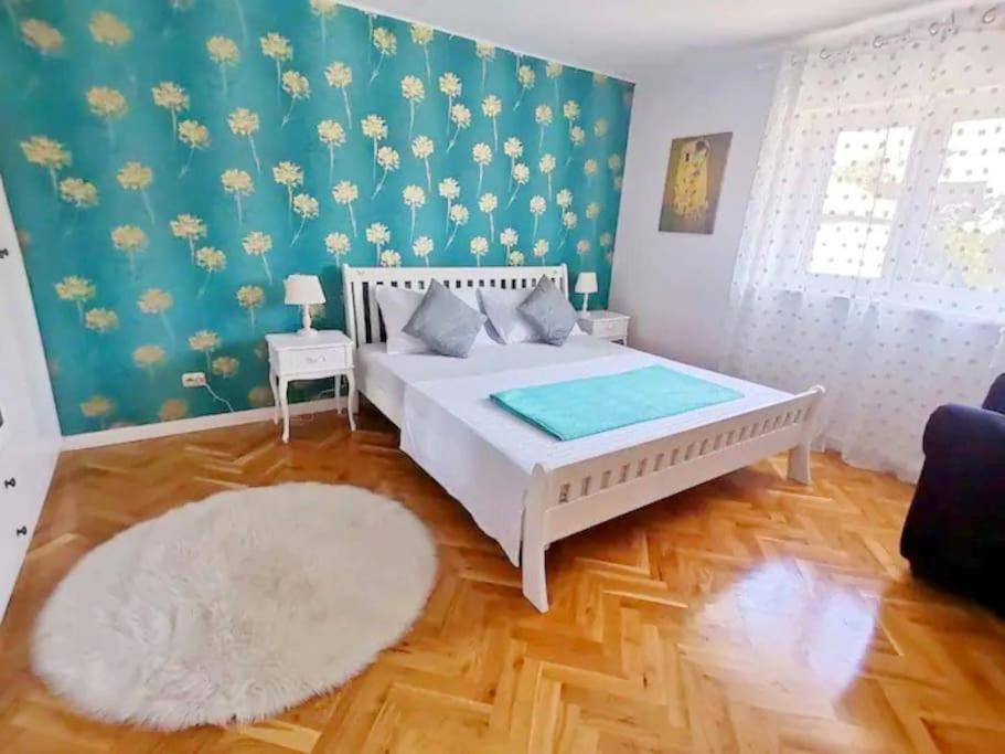 Lulu 90 M2 In Center Of Apartment