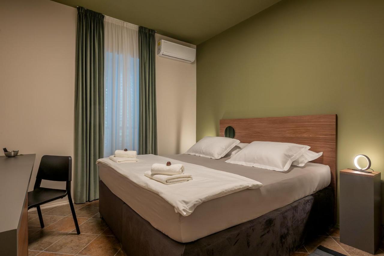 Green, Deluxe Two Bedroom Apartman Split