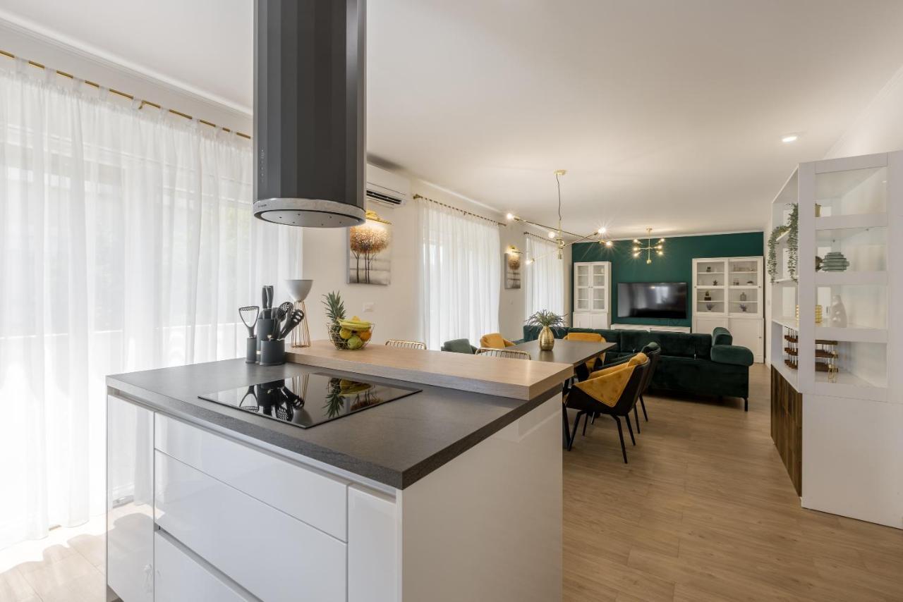 & Ileana Apartment *