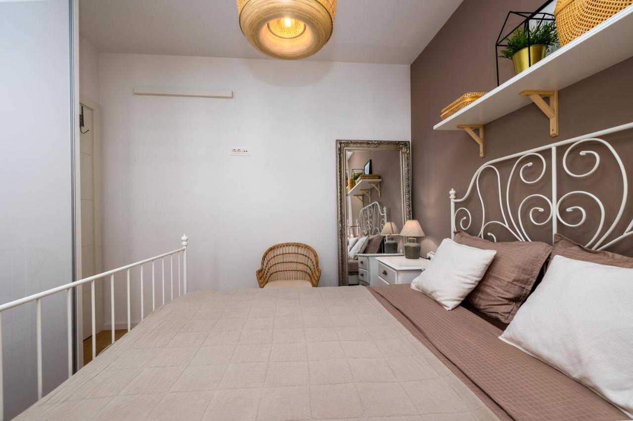 Ivy Apartment Split