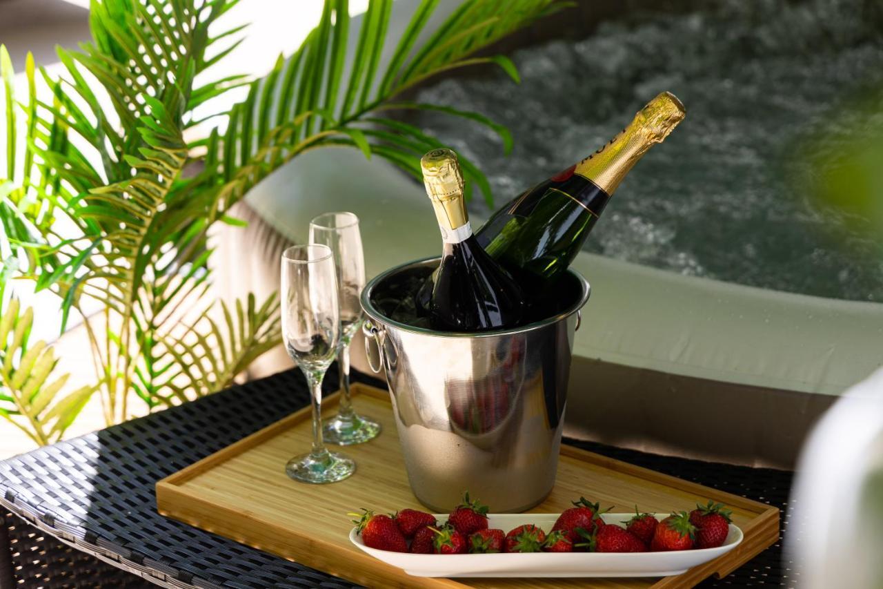 Oasis Luxury With Terrarce And Jacuzzi Apartment *