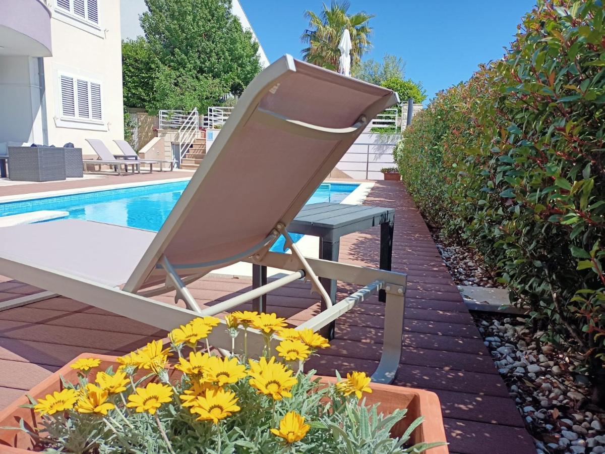 Blue With Shared Pool * Split