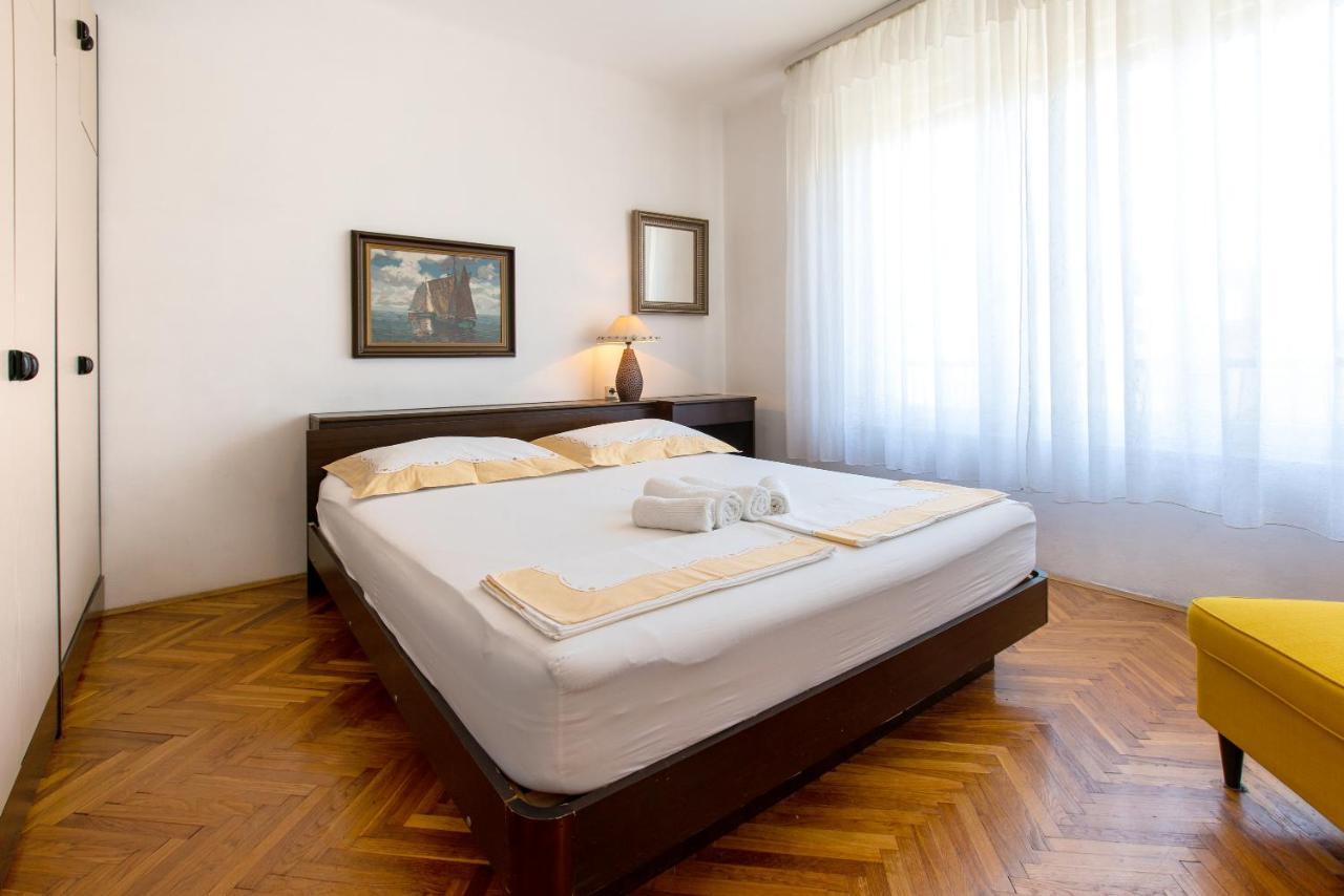 Zoe Apartment Split