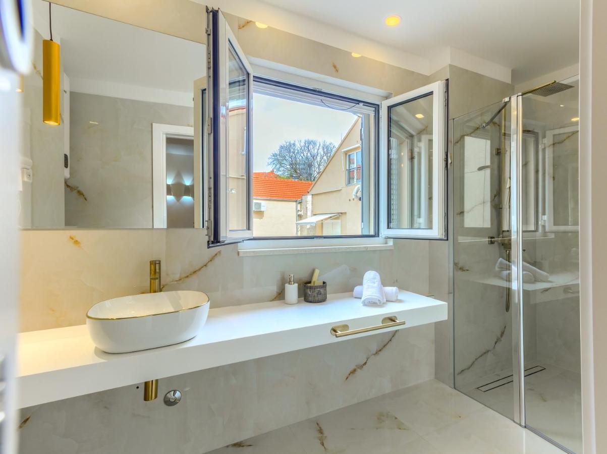 krevet i doručak Irini Luxury 4*