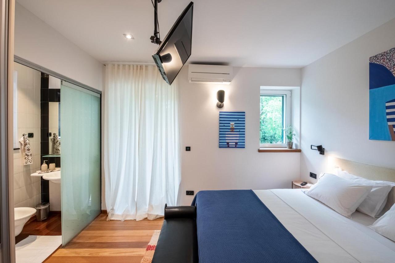Airy Seafront 1920s Apartment