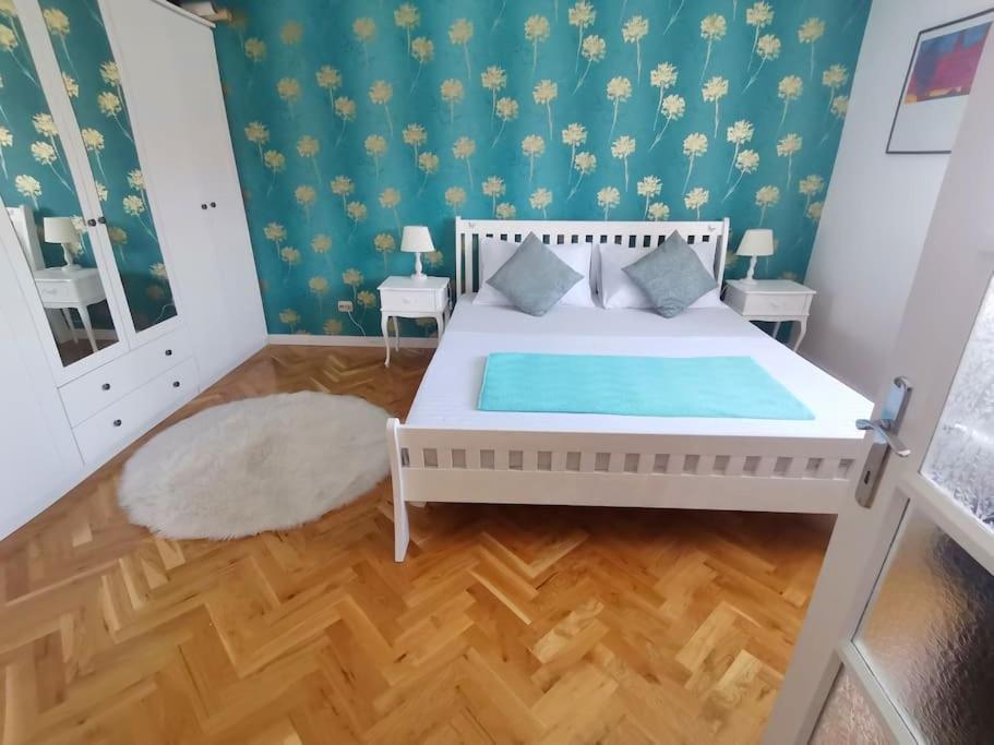Lulu 90 M2 In Center Of Apartment Split