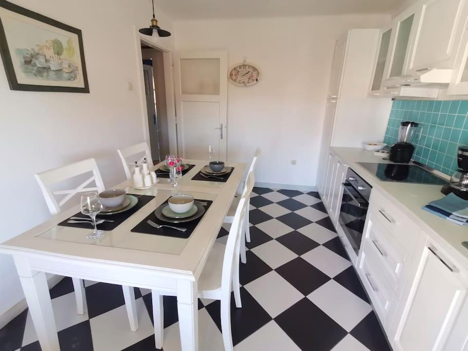 Apartment Lulu 90 M2 In Center Of *
