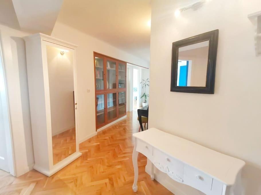 Lulu 90 M2 In Center Of Apartment