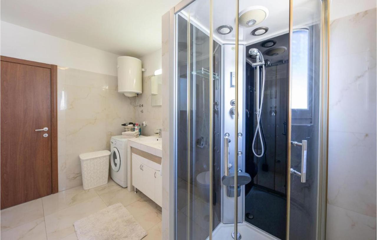 Apartment Renata + Private Swimming Pool In
