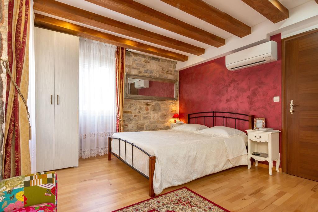 Aurelia Palace *