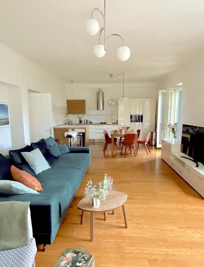 Apartman And Split