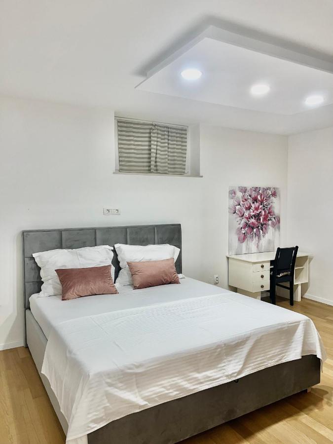 Viktor Apartment Split