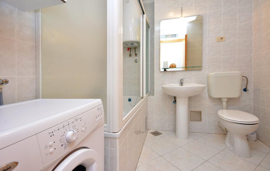 2 Bedroom Nice Apartment In Split *