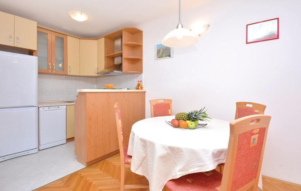 2 Bedroom Nice Apartment In Split