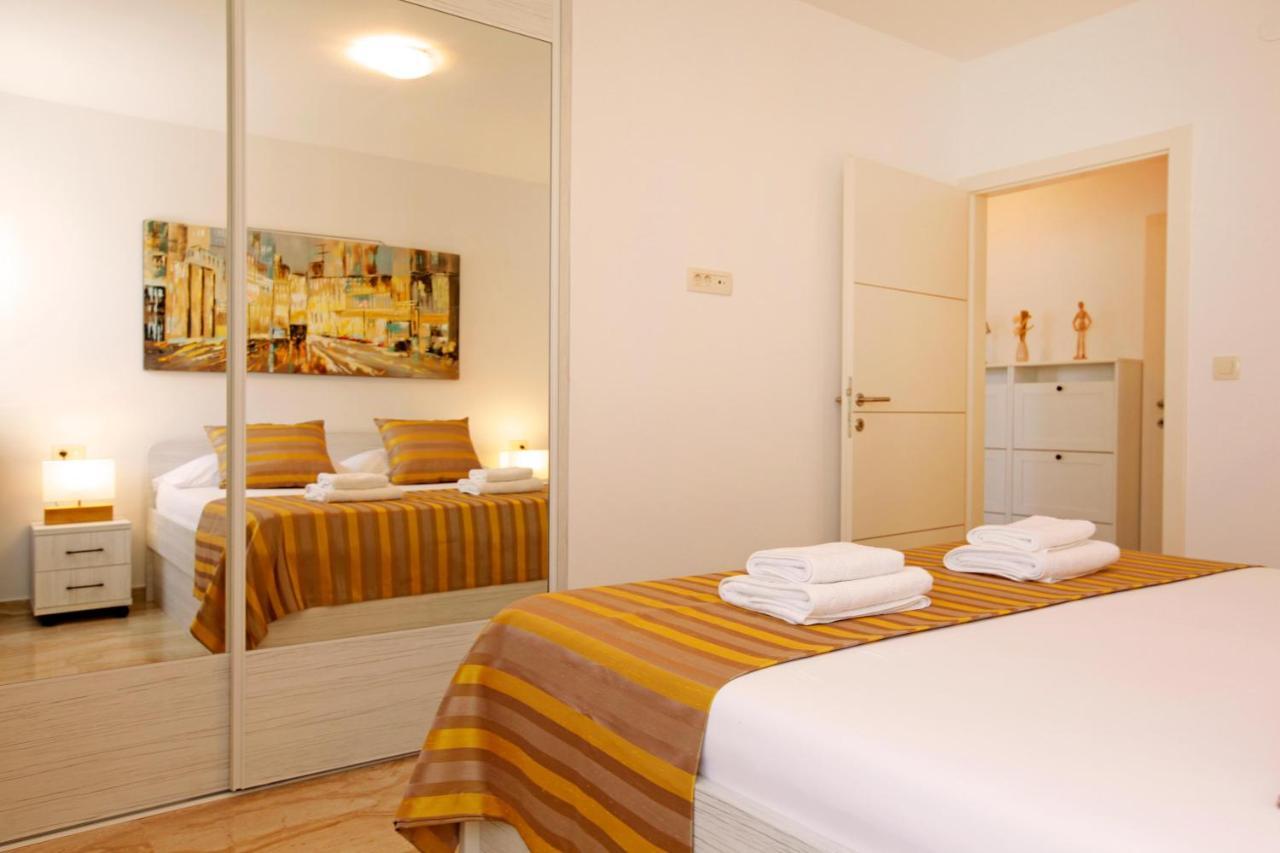 Modern 2-bed Apt, Late Check In Available *
