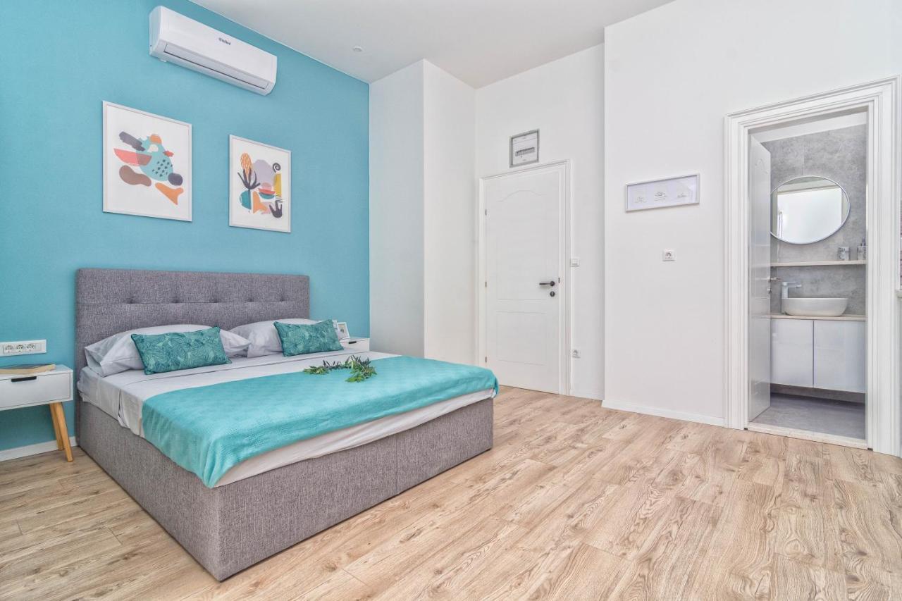 Little World Apartment *