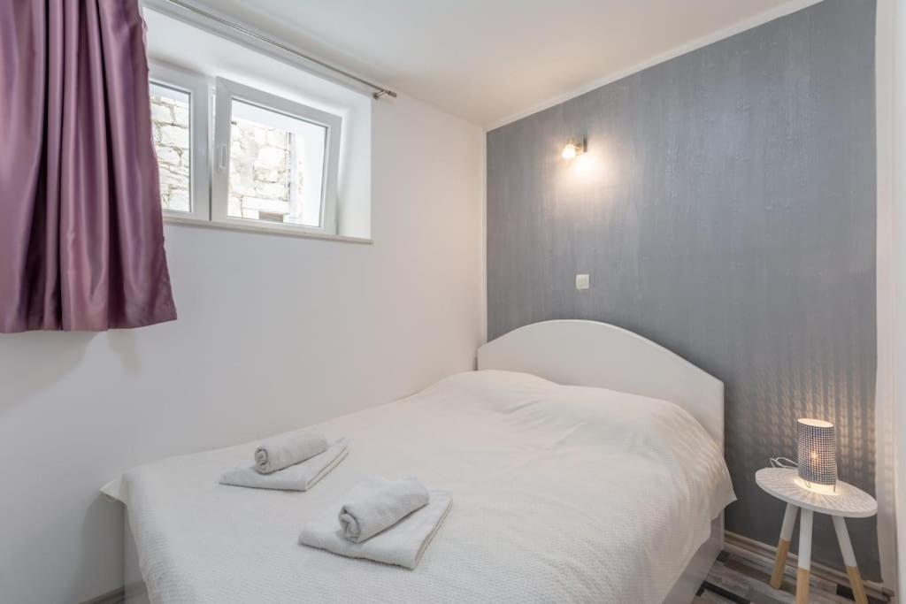 3m - One Bedroom Split