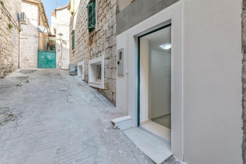 3m - One Bedroom *