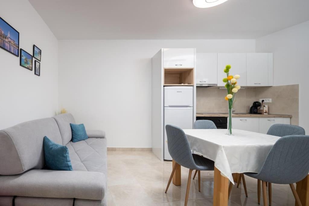 Apartment Lovely Ivana With Terrace