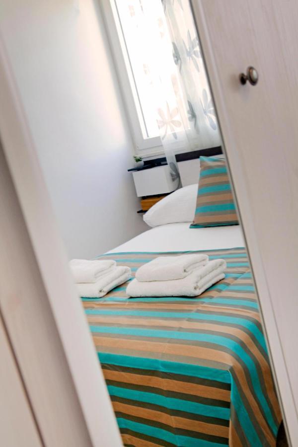 Apartment Modern 2-bed Apt, Late Check In Available