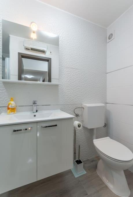 3m - One Bedroom Apartment Split