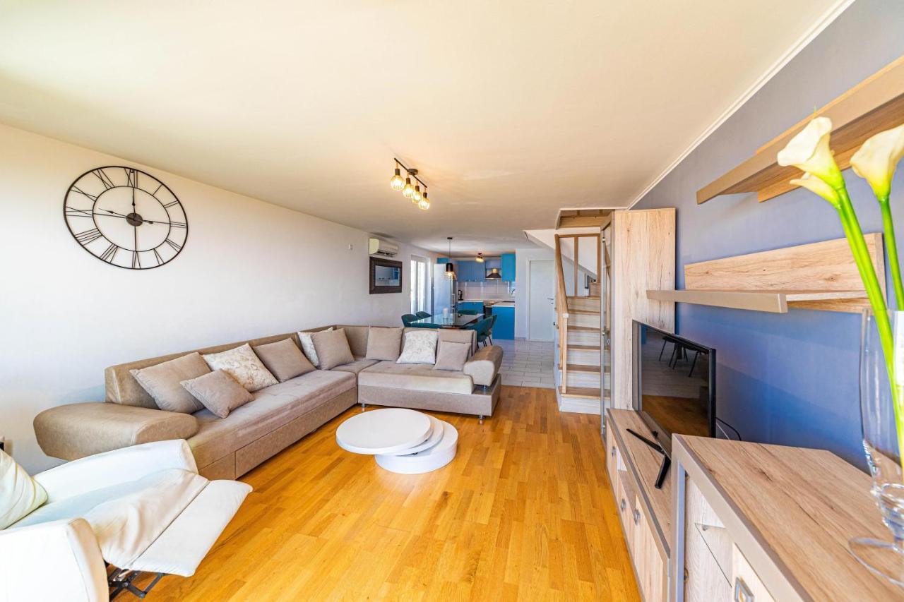 City Apartment Apartment Split
