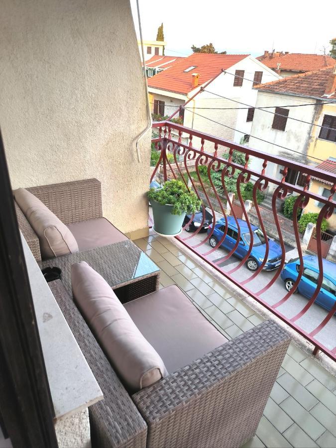 Apartment View *