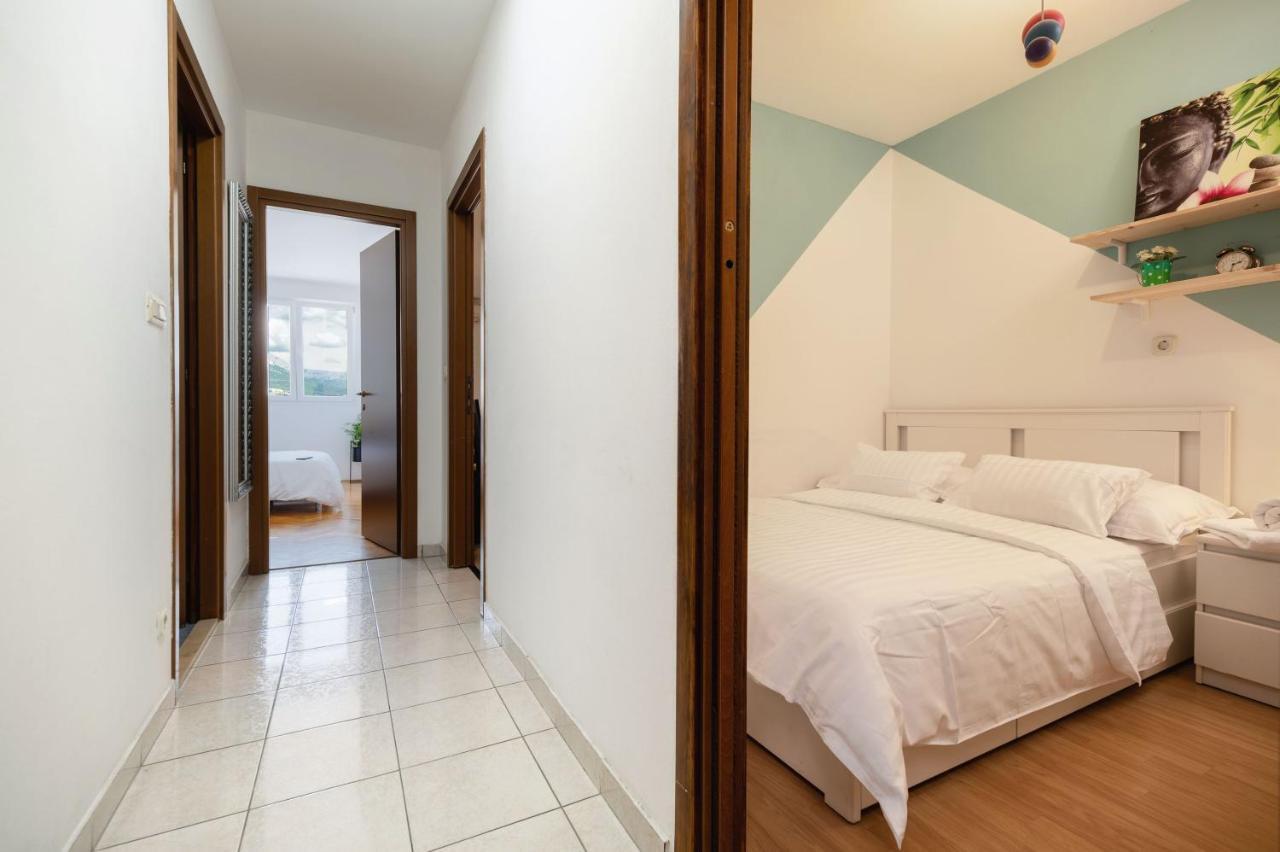 Apartment Vibe & Free Garage Split