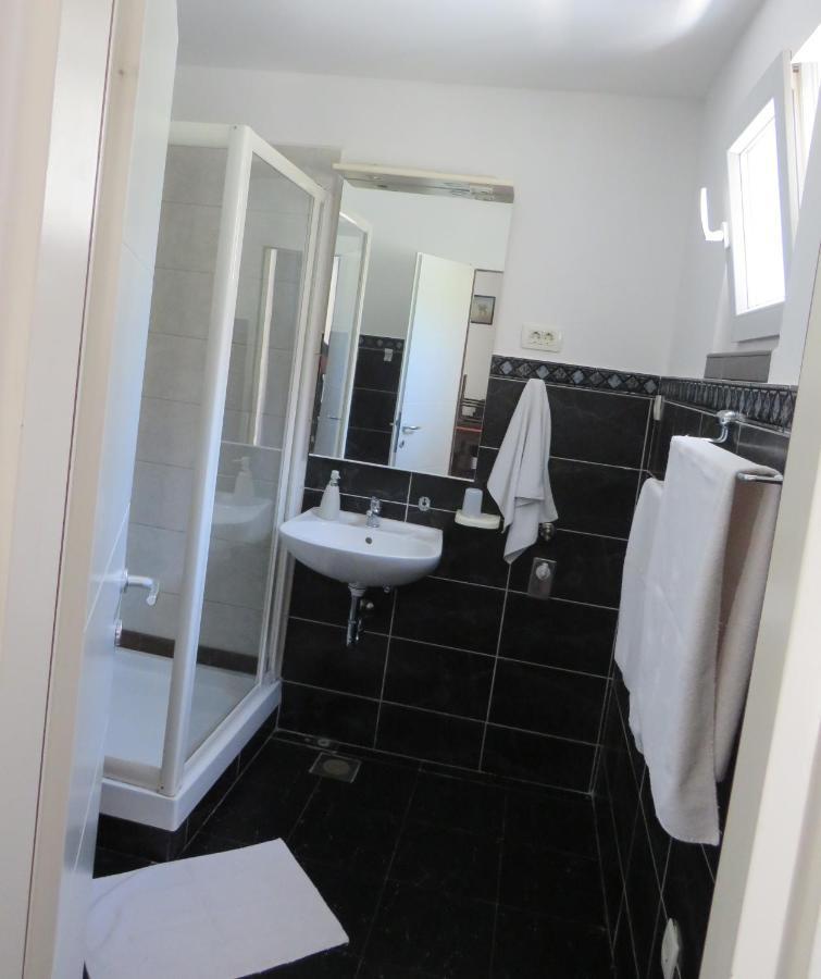 Apartman 4 *