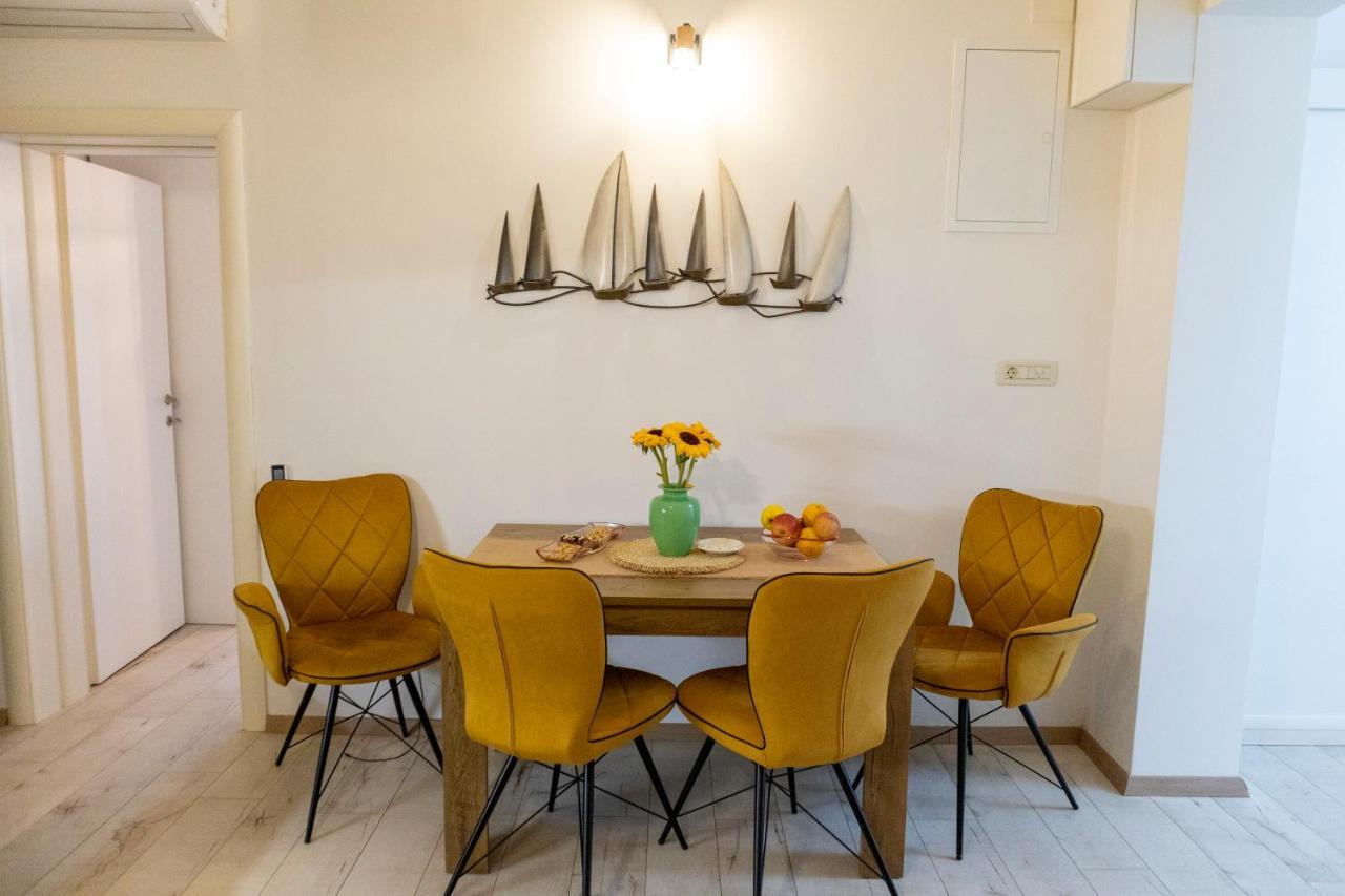 Apartment Yellow *