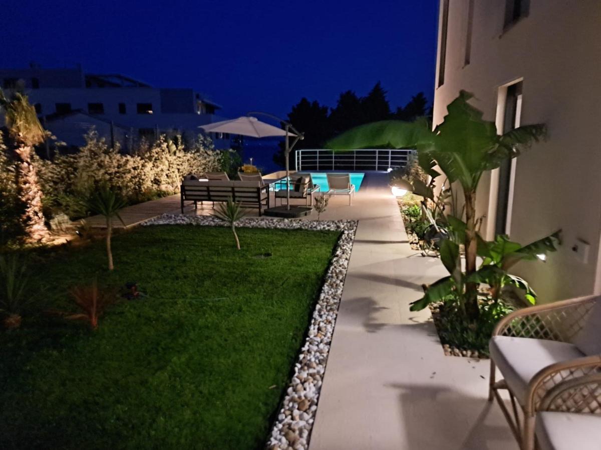 With Private Pool * Split